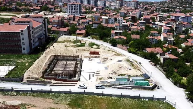 Battalgazi'de yarı olimpik yüzme havuzu inşa ediliyor Battalgazi'de yarı olimpik yüzme havuzu inşa ediliyor