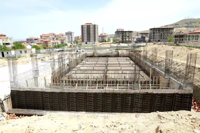 Battalgazi'de yarı olimpik yüzme havuzu inşa ediliyor Battalgazi'de yarı olimpik yüzme havuzu inşa ediliyor