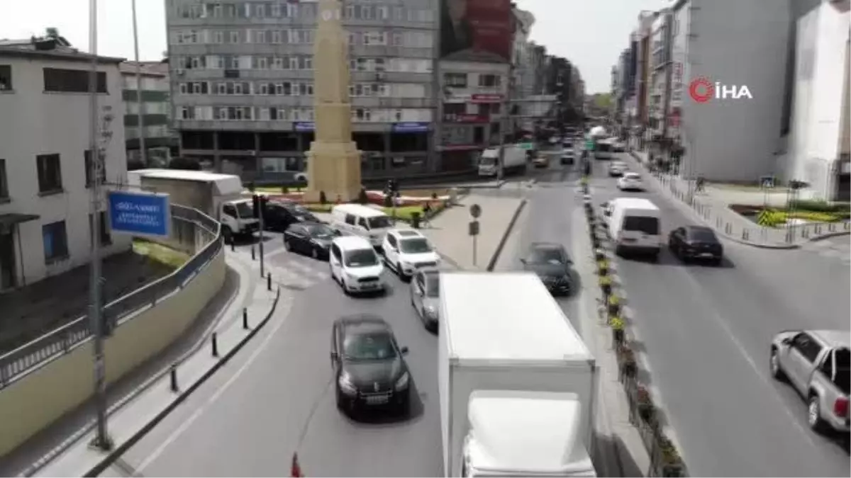 Bayrampaşa'da denetim noktasında araç kuyruğu