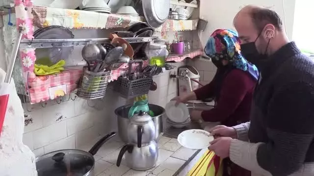 Bedensel engelli çift hayatın zorluklarına birlikte göğüs geriyor Bedensel engelli çift hayatın zorluklarına birlikte göğüs geriyor