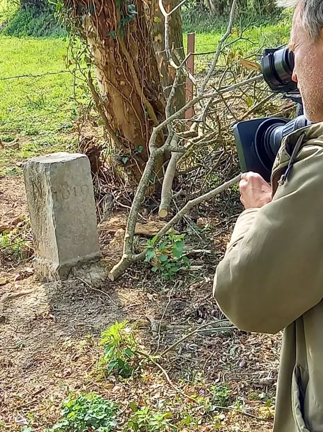 Çiftçinin traktör rotası üstünde olduğu için kaydırdığı taş, iki ülke arasındaki sınırı değiştirdi Çiftçinin traktör rotası üstünde olduğu için kaydırdığı taş, iki ülke arasındaki sınırı değiştirdi