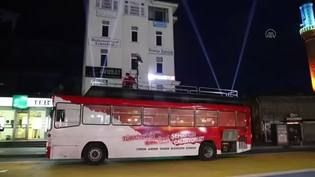 Belediyenin mobil konser etkinliği izinsiz olduğu gerekçesiyle durduruldu Belediyenin mobil konser etkinliği izinsiz olduğu gerekçesiyle durduruldu