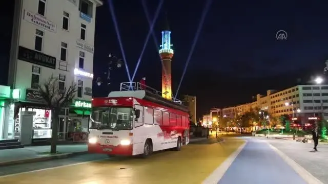Belediyenin mobil konser etkinliği izinsiz olduğu gerekçesiyle durduruldu Belediyenin mobil konser etkinliği izinsiz olduğu gerekçesiyle durduruldu
