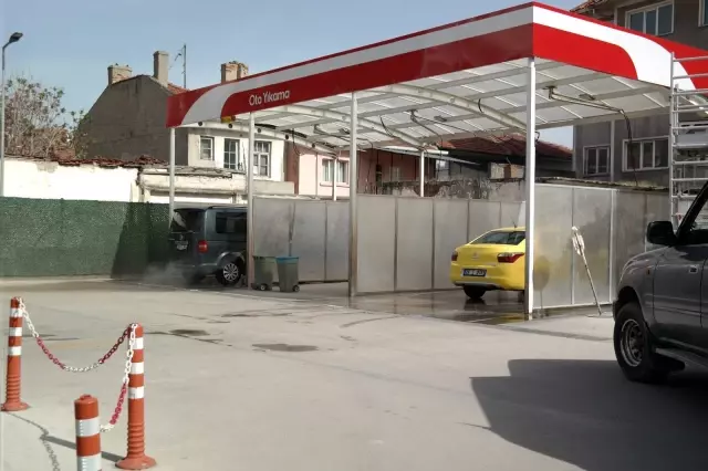 Benzinlikte araç yıkama kuyruğu Benzinlikte araç yıkama kuyruğu