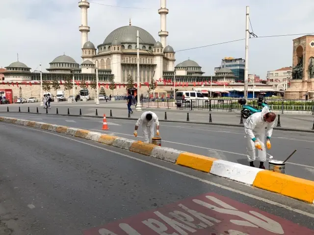 Beyoğlu'nda kaldırımlar renkleniyor Beyoğlu'nda kaldırımlar renkleniyor
