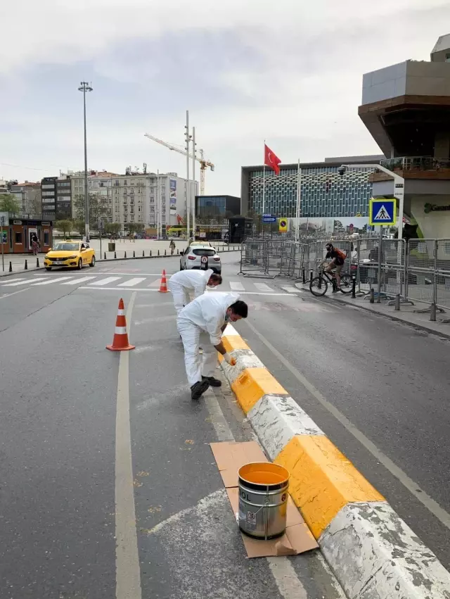 Beyoğlu'nda kaldırımlar renkleniyor Beyoğlu'nda kaldırımlar renkleniyor