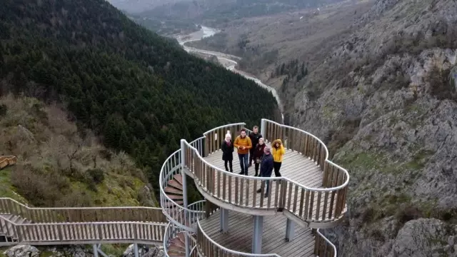 Bin 200 metrelik kanyon kısıtlamaya rağmen boş kalmıyor Bin 200 metrelik kanyon kısıtlamaya rağmen boş kalmıyor