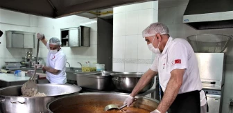 Bingöl'de kazanlar ihtiyaç sahipleri için kaynıyor, yemekler evlere ulaştırılıyor