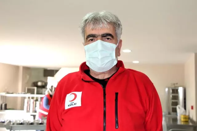 Bingöl'de kazanlar ihtiyaç sahipleri için kaynıyor, yemekler evlere ulaştırılıyor Bingöl'de kazanlar ihtiyaç sahipleri için kaynıyor, yemekler evlere ulaştırılıyor