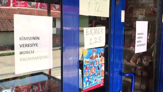 Bir hayırsever 3 mahallede 'veresiye defterlerini' satın alıp borçları sildirdi Bir hayırsever 3 mahallede 'veresiye defterlerini' satın alıp borçları sildirdi