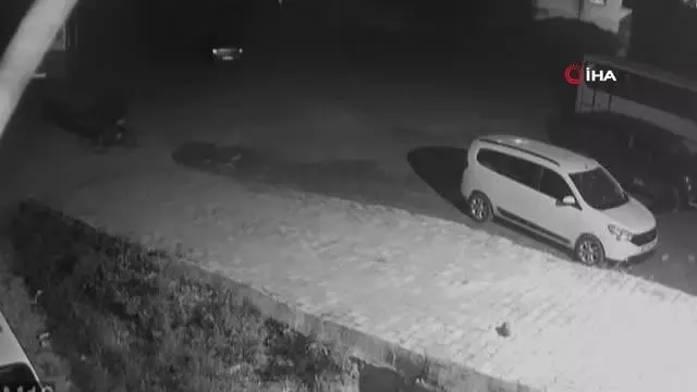 Son dakika haberleri | Bisikletli demir sac hırsızı kamerada Son dakika haberleri | Bisikletli demir sac hırsızı kamerada