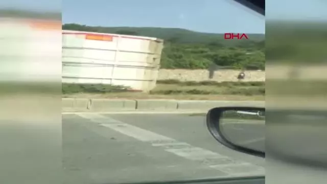 Bodrum'da TIR devrildi: 1 yaralı Bodrum'da TIR devrildi: 1 yaralı