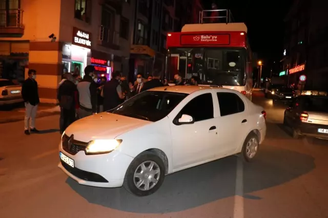 Bolu'da belediyenin otobüsle yaptığı müzik yayını polis tarafından sonlandırıldı Bolu'da belediyenin otobüsle yaptığı müzik yayını polis tarafından sonlandırıldı