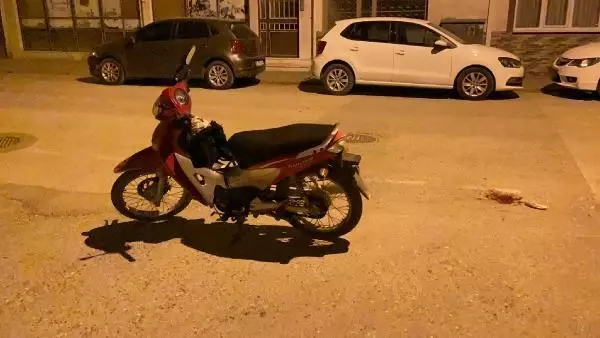 BURSA'DA MOTOSİKLETTEN DÜŞÜP 50 METRE SÜRÜKLENEN SÜRÜCÜ AĞIR YARALANDI BURSA'DA MOTOSİKLETTEN DÜŞÜP 50 METRE SÜRÜKLENEN SÜRÜCÜ AĞIR YARALANDI