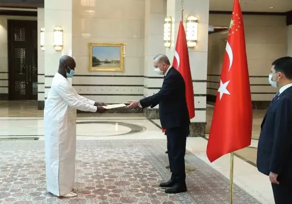 Büyükelçilerden Cumhurbaşkanı Erdoğan'a güven mektubu Büyükelçilerden Cumhurbaşkanı Erdoğan'a güven mektubu