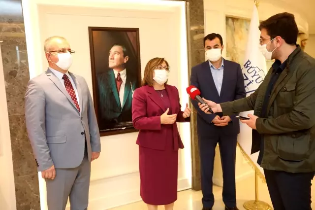Gaziantep Büyükşehir Belediyesi, ayakkabıcı esnafının elinde kalan ayakkabıları ihtiyaç sahiplerine dağıtacak Gaziantep Büyükşehir Belediyesi, ayakkabıcı esnafının elinde kalan ayakkabıları ihtiyaç sahiplerine dağıtacak