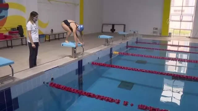 Cankurtaran belgesini alan down sendromlu sporcu yüzme antrenörü olmak istiyor Cankurtaran belgesini alan down sendromlu sporcu yüzme antrenörü olmak istiyor