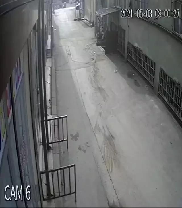 Çelik halatın kopmasıyla 5.kattan aşağıya düşen genç feci şekilde can verdi Çelik halatın kopmasıyla 5.kattan aşağıya düşen genç feci şekilde can verdi