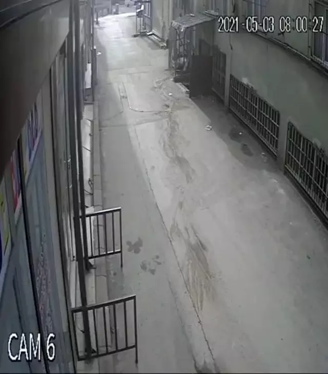 Çelik halatın kopmasıyla 5.kattan aşağıya düşen genç feci şekilde can verdi Çelik halatın kopmasıyla 5.kattan aşağıya düşen genç feci şekilde can verdi