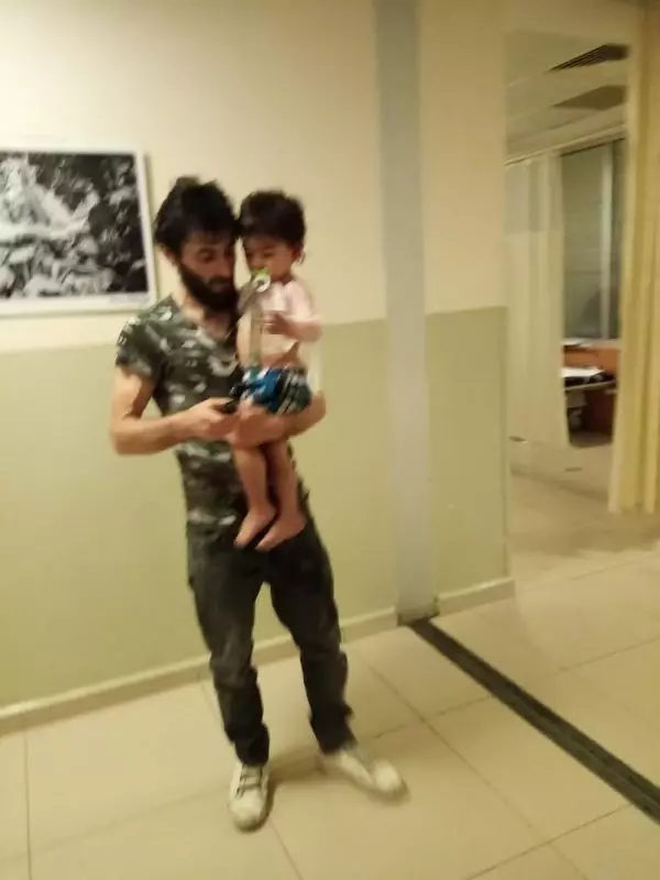 Çaydanlıktan üzerine kaynar su dökülen Hakan bebeğin sağlık durumu iyi Çaydanlıktan üzerine kaynar su dökülen Hakan bebeğin sağlık durumu iyi