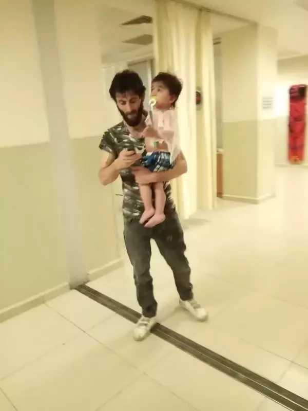 Çaydanlıktan üzerine kaynar su dökülen Hakan bebeğin sağlık durumu iyi Çaydanlıktan üzerine kaynar su dökülen Hakan bebeğin sağlık durumu iyi