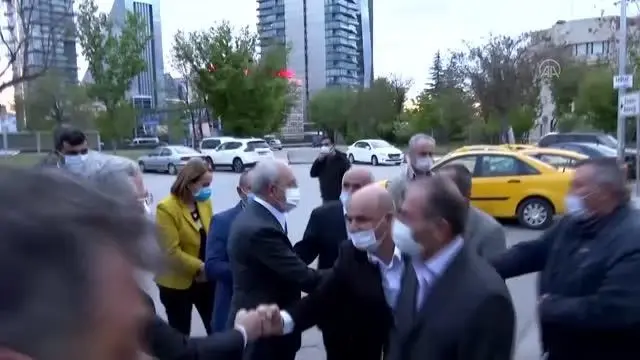 CHP Genel Başkanı Kemal Kılıçdaroğlu taksi durağı esnafı ile iftar yaptı CHP Genel Başkanı Kemal Kılıçdaroğlu taksi durağı esnafı ile iftar yaptı