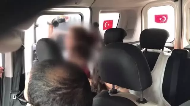 Çocuklarını darbettiği öne sürülen kadın gözaltına alındı Çocuklarını darbettiği öne sürülen kadın gözaltına alındı