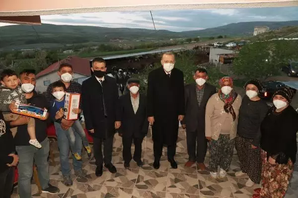 Cumhurbaşkanı Erdoğan, çiftçi bir vatandaşın evinde iftar yaptı Cumhurbaşkanı Erdoğan, çiftçi bir vatandaşın evinde iftar yaptı