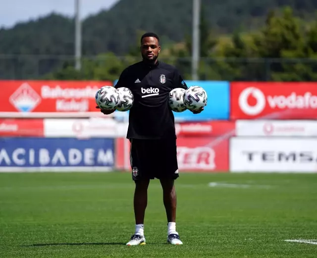 Cyle Larin: 'İnşallah şampiyon olacağız' Cyle Larin: 'İnşallah şampiyon olacağız'
