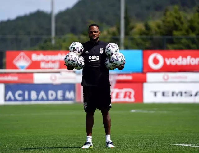 Cyle Larin: 'İnşallah şampiyon olacağız' Cyle Larin: 'İnşallah şampiyon olacağız'