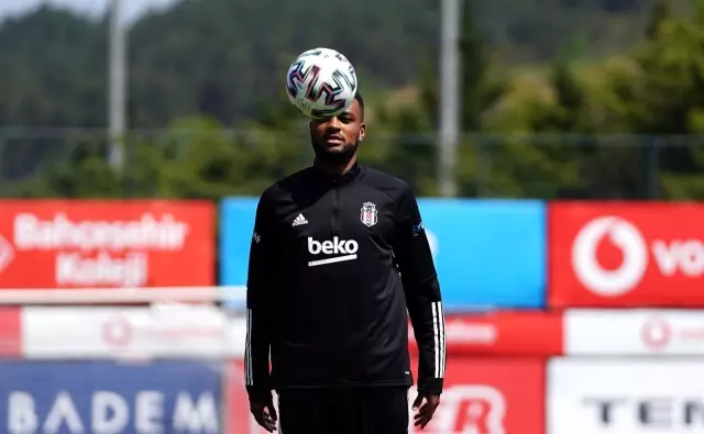 Cyle Larin: 'İnşallah şampiyon olacağız' Cyle Larin: 'İnşallah şampiyon olacağız'