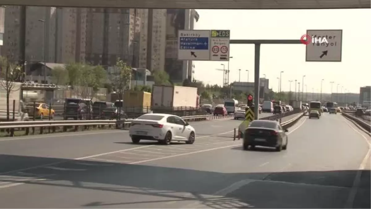 D-100 Karayolu'nda tehlikeli anlar...Ters yönde geri geri gelen araçlar trafiği tehlikeye soktu