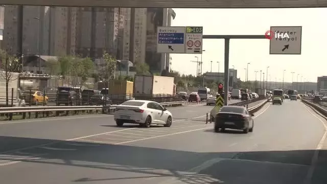 D-100 Karayolu'nda tehlikeli anlar...Ters yönde geri geri gelen araçlar trafiği tehlikeye soktu D-100 Karayolu'nda tehlikeli anlar...Ters yönde geri geri gelen araçlar trafiği tehlikeye soktu