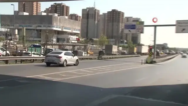 D-100 Karayolu'nda tehlikeli anlar...Ters yönde geri geri gelen araçlar trafiği tehlikeye soktu D-100 Karayolu'nda tehlikeli anlar...Ters yönde geri geri gelen araçlar trafiği tehlikeye soktu