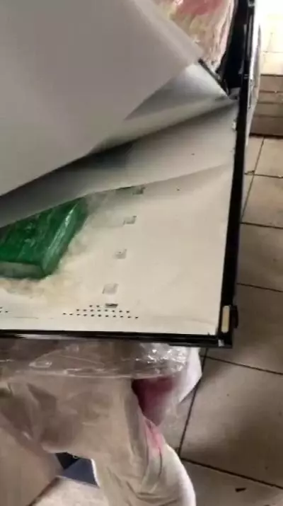 Habur Gümrük Kapısı'nda uyuşturucu madde ve çok sayıda cep telefonu ele geçirildi Habur Gümrük Kapısı'nda uyuşturucu madde ve çok sayıda cep telefonu ele geçirildi