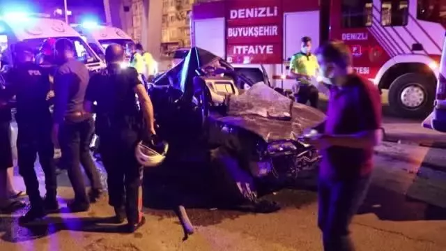 DENİZLİ KONTROLDEN ÇIKAN OTOMOBİL KARŞI ŞERİTTEKİ MİNİBÜSLE ÇARPIŞTI: 1'İ AĞIR 2 YARALI DENİZLİ KONTROLDEN ÇIKAN OTOMOBİL KARŞI ŞERİTTEKİ MİNİBÜSLE ÇARPIŞTI: 1'İ AĞIR 2 YARALI
