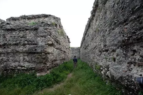 Donuktaş Roma Tapınağı, turizme kazandırılmayı bekliyor Donuktaş Roma Tapınağı, turizme kazandırılmayı bekliyor
