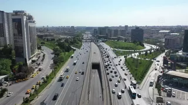 Drone - D-100 kara yolunun bazı noktalarında kısmi yoğunluk oluştu Drone - D-100 kara yolunun bazı noktalarında kısmi yoğunluk oluştu