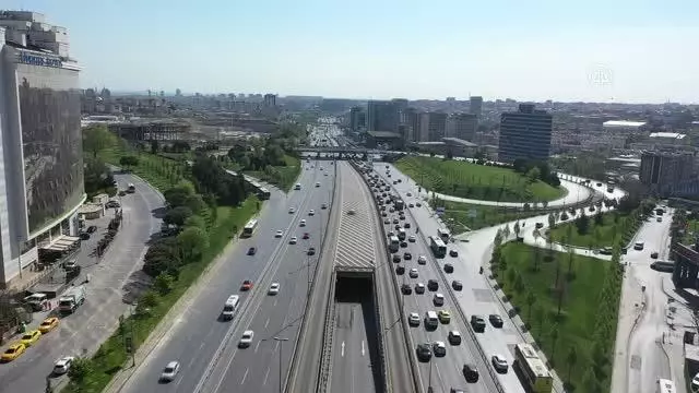 Drone - D-100 kara yolunun bazı noktalarında kısmi yoğunluk oluştu Drone - D-100 kara yolunun bazı noktalarında kısmi yoğunluk oluştu