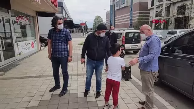 Son dakika haberleri | DÜZCE PEŞİNE TAKILAN ÇOCUĞU POLİS EKİPLERİNE TESLİM ETTİ Son dakika haberleri | DÜZCE PEŞİNE TAKILAN ÇOCUĞU POLİS EKİPLERİNE TESLİM ETTİ