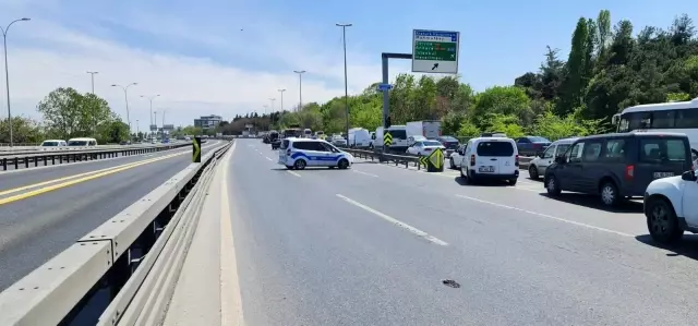 Son dakika haberi! E-5'te meydana gelen kaza sonrası yol trafiğe kapandı Son dakika haberi! E-5'te meydana gelen kaza sonrası yol trafiğe kapandı