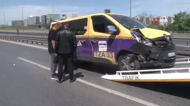 Son dakika haberi! E-5'te meydana gelen kaza sonrası yol trafiğe kapandı Son dakika haberi! E-5'te meydana gelen kaza sonrası yol trafiğe kapandı