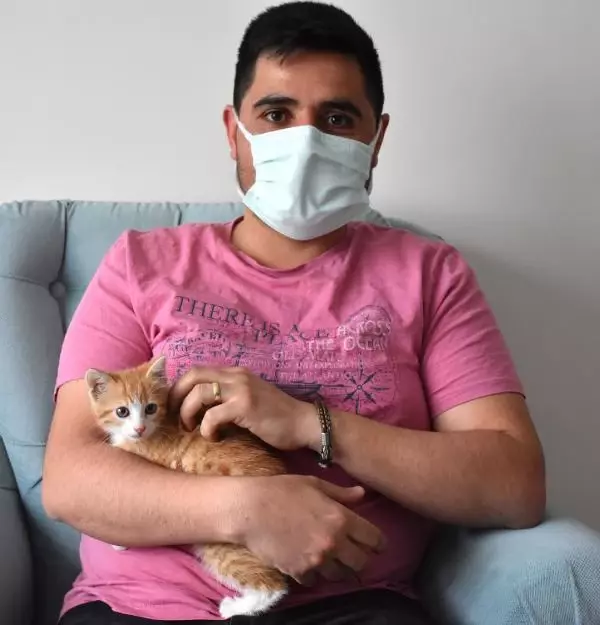 SİVAS EKİPLERİ PES ETTİREN YAVRU KEDİYİ KENDİSİ ÇIKARIP SAHİPLENDİ SİVAS EKİPLERİ PES ETTİREN YAVRU KEDİYİ KENDİSİ ÇIKARIP SAHİPLENDİ