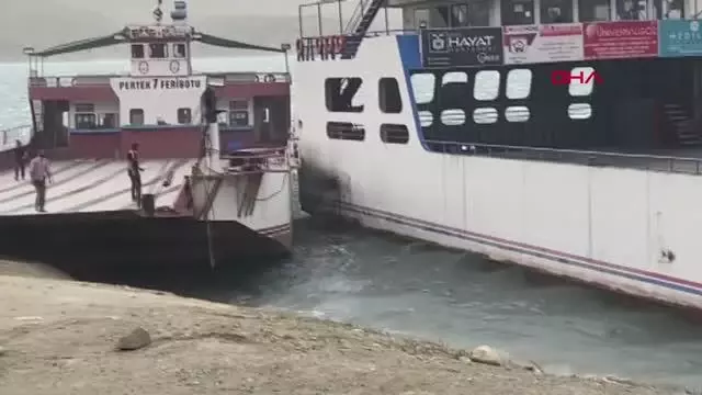 ELAZIĞ'DA 2 FERİBOT ÇARPIŞTI; JANDARMANIN TEKNESİ DE HASAR GÖRDÜ ELAZIĞ'DA 2 FERİBOT ÇARPIŞTI; JANDARMANIN TEKNESİ DE HASAR GÖRDÜ