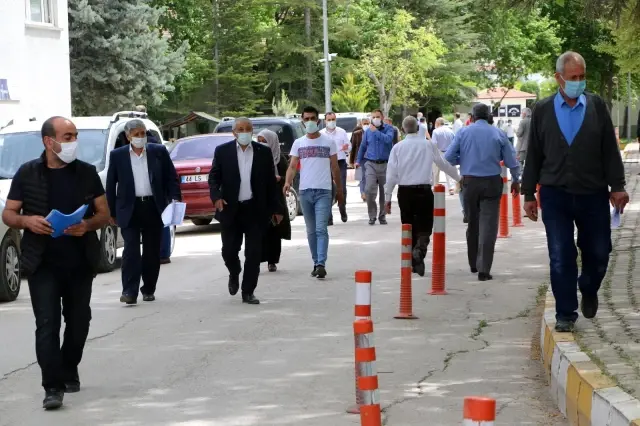 Elazığ'da çiftçilerin ÇKS kuyruğu Elazığ'da çiftçilerin ÇKS kuyruğu