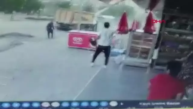 ELAZIĞ FIRTINA DONDURMA DOLABINI DEVİRDİ ELAZIĞ FIRTINA DONDURMA DOLABINI DEVİRDİ