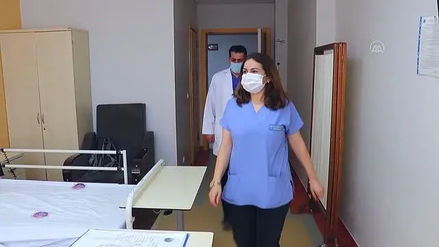 Entübe edilen felçli kadın, beyin toplardamarındaki pıhtının alınmasıyla sağlığına kavuştu Entübe edilen felçli kadın, beyin toplardamarındaki pıhtının alınmasıyla sağlığına kavuştu