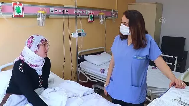 Entübe edilen felçli kadın, beyin toplardamarındaki pıhtının alınmasıyla sağlığına kavuştu Entübe edilen felçli kadın, beyin toplardamarındaki pıhtının alınmasıyla sağlığına kavuştu