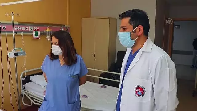 Entübe edilen felçli kadın, beyin toplardamarındaki pıhtının alınmasıyla sağlığına kavuştu Entübe edilen felçli kadın, beyin toplardamarındaki pıhtının alınmasıyla sağlığına kavuştu