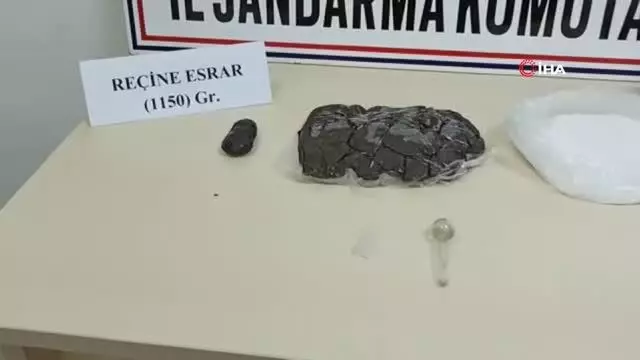 Erzincan'da 728 gram metamfetamin ile 1150 gram reçine esrar ele geçirildi Erzincan'da 728 gram metamfetamin ile 1150 gram reçine esrar ele geçirildi
